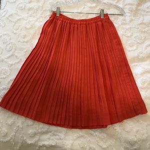 Coral pleated skirt